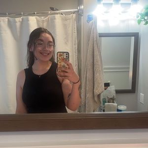 Meet your Posher, Caitlin